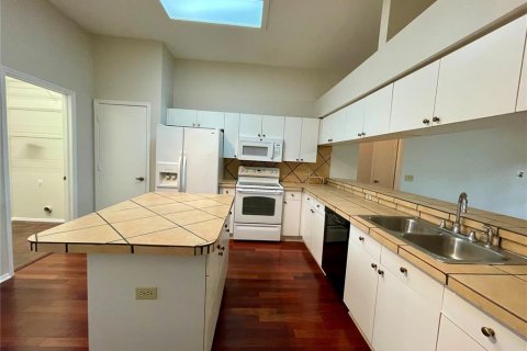 House in Tampa, Florida 3 bedrooms, 166.85 sq.m. № 1919309 - photo 5