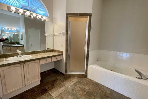 House in Tampa, Florida 3 bedrooms, 166.85 sq.m. № 1919309 - photo 8