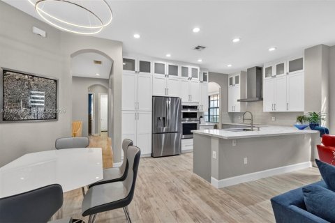 House in Cooper City, Florida 4 bedrooms, 230.4 sq.m. № 2027220 - photo 19