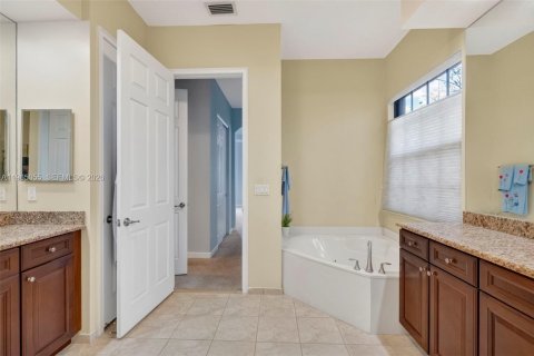 House in Cooper City, Florida 4 bedrooms, 230.4 sq.m. № 2027220 - photo 30