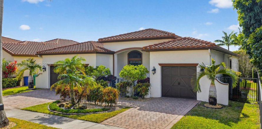 House in Cooper City, Florida 4 bedrooms, 230.4 sq.m. № 2027220