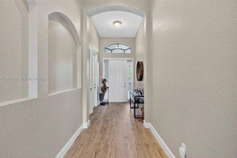 House in Cooper City, Florida 4 bedrooms, 230.4 sq.m. № 2027220 - photo 4