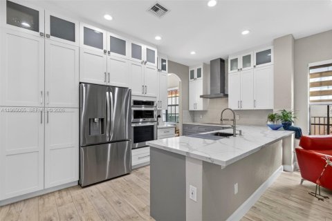 House in Cooper City, Florida 4 bedrooms, 230.4 sq.m. № 2027220 - photo 11