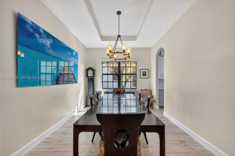 House in Cooper City, Florida 4 bedrooms, 230.4 sq.m. № 2027220 - photo 9