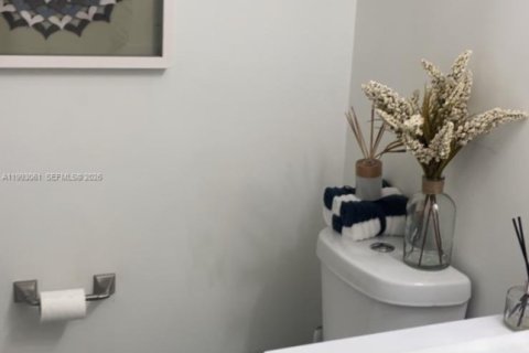 Touwnhouse à louer à Miami, Floride: 2 chambres, 141.21 m2 № 2057065 - photo 7