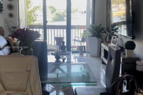 Touwnhouse à louer à Miami, Floride: 2 chambres, 141.21 m2 № 2057065 - photo 2