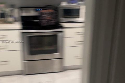 Touwnhouse à louer à Miami, Floride: 2 chambres, 141.21 m2 № 2057065 - photo 9