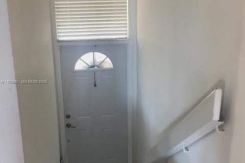 Touwnhouse à louer à Miami, Floride: 2 chambres, 141.21 m2 № 2057065 - photo 5