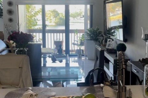 Townhouse in Miami, Florida 2 bedrooms, 141.21 sq.m. № 2057065