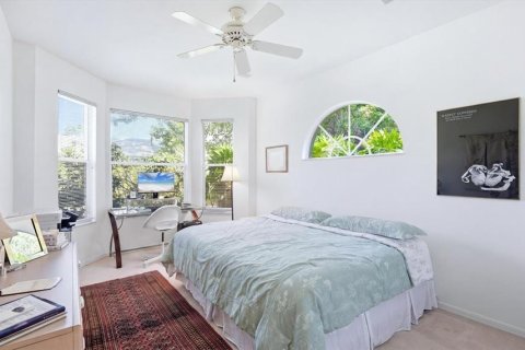 House in University Park, Florida 3 bedrooms, 200.48 sq.m. № 2108336 - photo 24