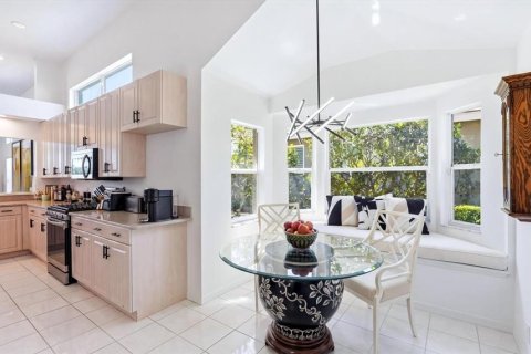 House in University Park, Florida 3 bedrooms, 200.48 sq.m. № 2108336 - photo 16