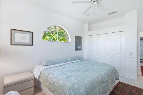 House in University Park, Florida 3 bedrooms, 200.48 sq.m. № 2108336 - photo 25