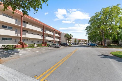 Condo in Pembroke Pines, Florida, 2 bedrooms  № 1746199 - photo 7