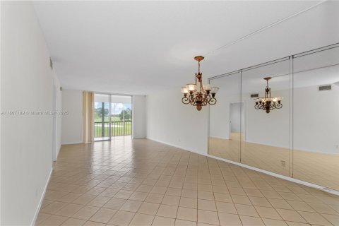 Condo in Pembroke Pines, Florida, 2 bedrooms  № 1746199 - photo 24