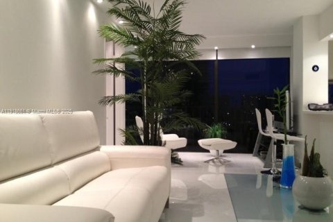 Condo in Sunny Isles Beach, Florida, 2 bedrooms  № 1974041 - photo 13