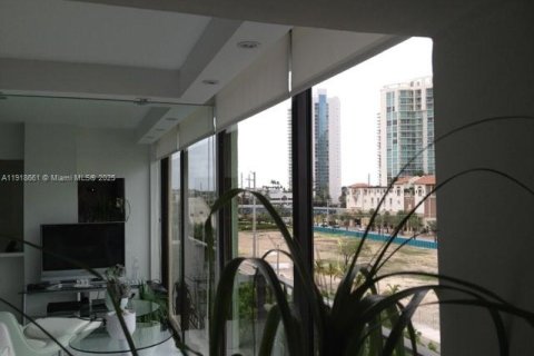 Condo in Sunny Isles Beach, Florida, 2 bedrooms  № 1974041 - photo 14