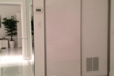 Condo in Sunny Isles Beach, Florida, 2 bedrooms  № 1974041 - photo 11