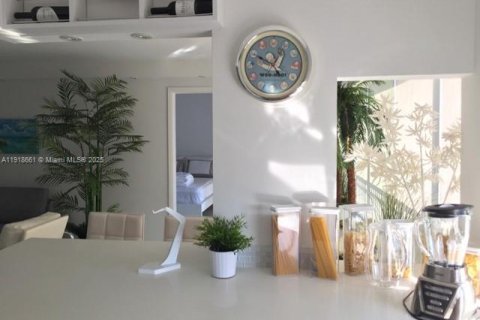 Condo in Sunny Isles Beach, Florida, 2 bedrooms  № 1974041 - photo 17