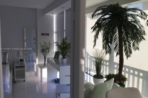 Condo in Sunny Isles Beach, Florida, 2 bedrooms  № 1974041 - photo 18