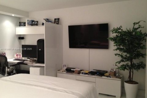 Condo in Sunny Isles Beach, Florida, 2 bedrooms  № 1974041 - photo 21