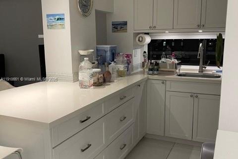 Condo in Sunny Isles Beach, Florida, 2 bedrooms  № 1974041 - photo 20