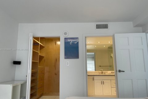 Condominio en venta en Sunny Isles Beach, Florida, 2 dormitorios, 91.79 m2 № 1974041 - foto 23