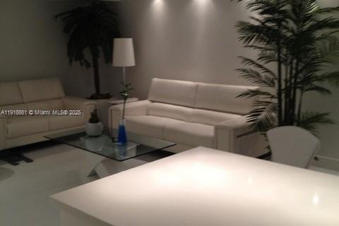 Condo in Sunny Isles Beach, Florida, 2 bedrooms  № 1974041 - photo 10