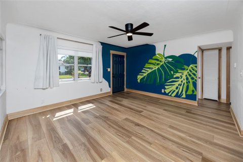 House in Saint Petersburg, Florida 3 bedrooms, 99.22 sq.m. № 1894756 - photo 14