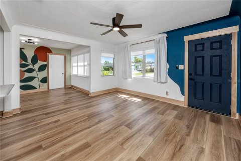 House in Saint Petersburg, Florida 3 bedrooms, 99.22 sq.m. № 1894756 - photo 15