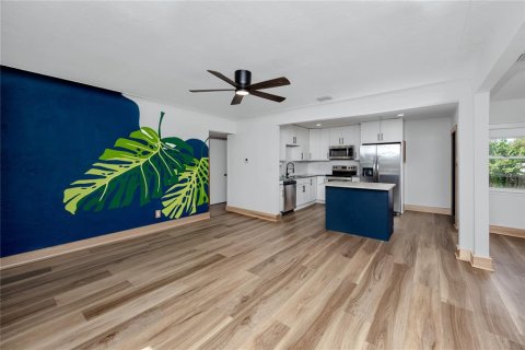 House in Saint Petersburg, Florida 3 bedrooms, 99.22 sq.m. № 1894756 - photo 16