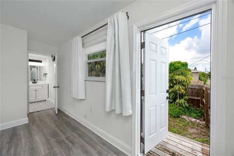 House in Saint Petersburg, Florida 3 bedrooms, 99.22 sq.m. № 1894756 - photo 30