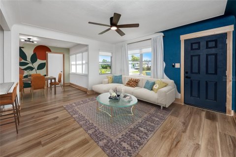 House in Saint Petersburg, Florida 3 bedrooms, 99.22 sq.m. № 1894756 - photo 3