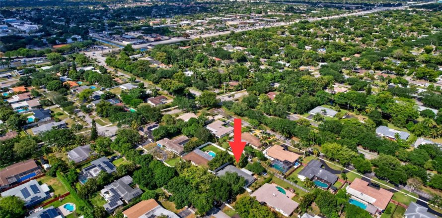 House in Plantation, Florida 4 bedrooms, 189.89 sq.m. № 1161959