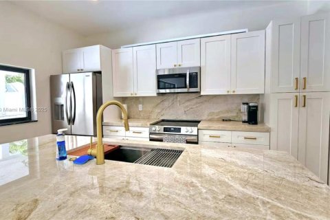 Casa en venta en Boynton Beach, Florida, 5 dormitorios, 278.61 m2 № 1964346 - foto 7