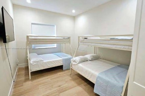 Casa en venta en Boynton Beach, Florida, 5 dormitorios, 278.61 m2 № 1964346 - foto 15