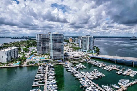 Купить кондоминиум в Норт-Бей-Виллидж, Флорида 2 спальни, 95.69м2, № 1921627 - фото 23