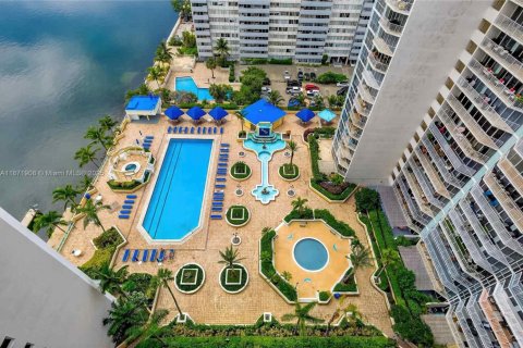 Купить кондоминиум в Норт-Бей-Виллидж, Флорида 2 спальни, 95.69м2, № 1921627 - фото 4