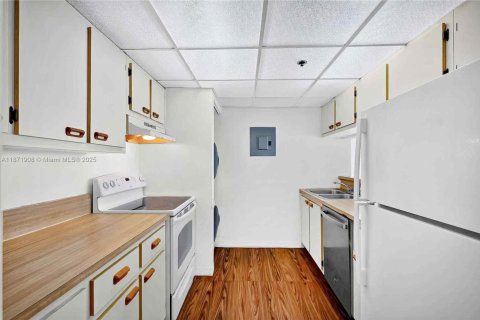 Купить кондоминиум в Норт-Бей-Виллидж, Флорида 2 спальни, 95.69м2, № 1921627 - фото 6