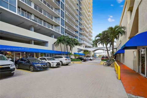 Купить кондоминиум в Норт-Бей-Виллидж, Флорида 2 спальни, 95.69м2, № 1921627 - фото 20