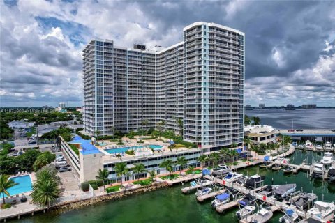 Купить кондоминиум в Норт-Бей-Виллидж, Флорида 2 спальни, 95.69м2, № 1921627 - фото 27