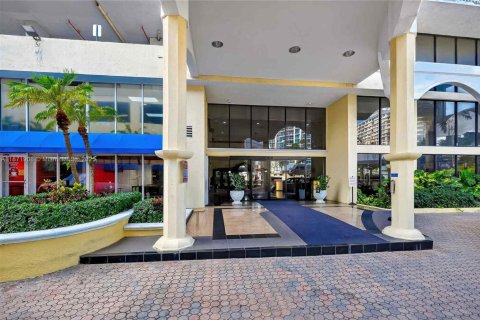 Купить кондоминиум в Норт-Бей-Виллидж, Флорида 2 спальни, 95.69м2, № 1921627 - фото 18