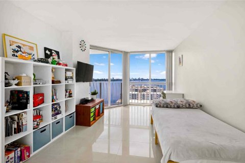 Купить кондоминиум в Норт-Бей-Виллидж, Флорида 2 спальни, 95.69м2, № 1921627 - фото 9