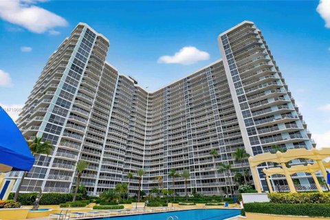 Купить кондоминиум в Норт-Бей-Виллидж, Флорида 2 спальни, 95.69м2, № 1921627 - фото 24