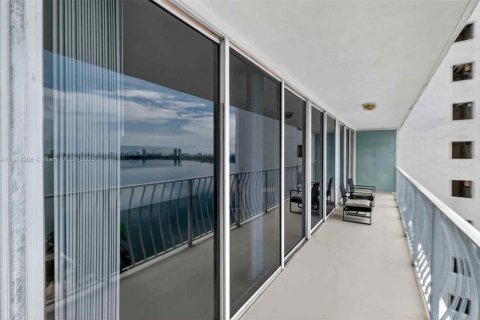 Купить кондоминиум в Норт-Бей-Виллидж, Флорида 2 спальни, 95.69м2, № 1921627 - фото 2