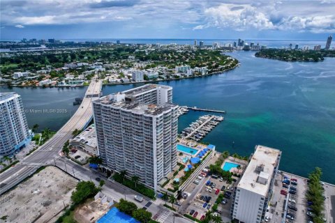 Купить кондоминиум в Норт-Бей-Виллидж, Флорида 2 спальни, 95.69м2, № 1921627 - фото 25