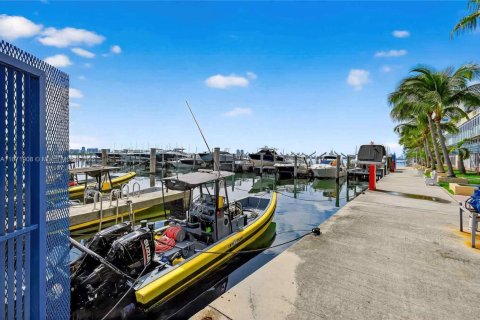 Купить кондоминиум в Норт-Бей-Виллидж, Флорида 2 спальни, 95.69м2, № 1921627 - фото 22