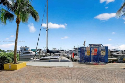 Купить кондоминиум в Норт-Бей-Виллидж, Флорида 2 спальни, 95.69м2, № 1921627 - фото 21