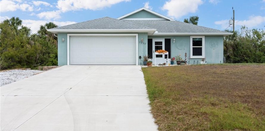 House in Englewood, Florida 3 bedrooms, 125.88 sq.m. № 1666359