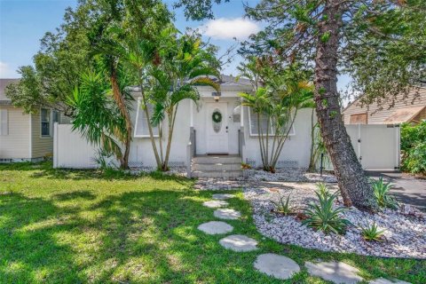 Villa ou maison à Saint Petersburg, Floride 4 chambres, 133.04 m2 № 2348046