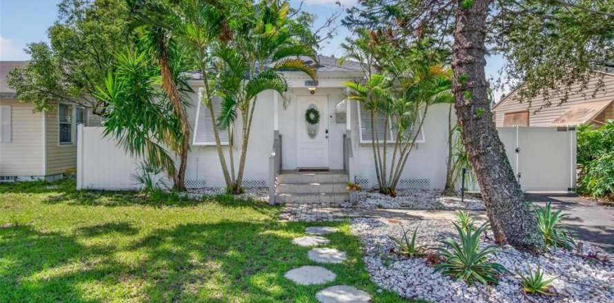 Villa ou maison à Saint Petersburg, Floride 4 chambres, 133.04 m2 № 2348046